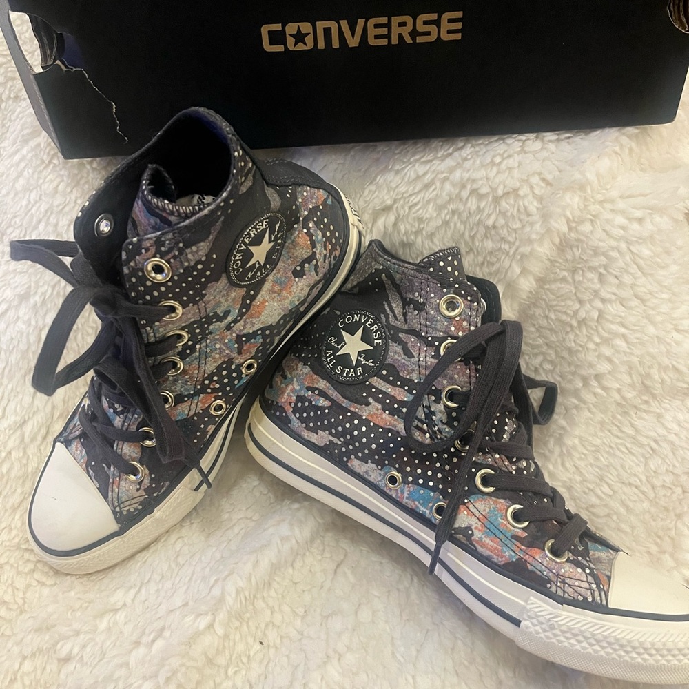 Converse tennis shoes